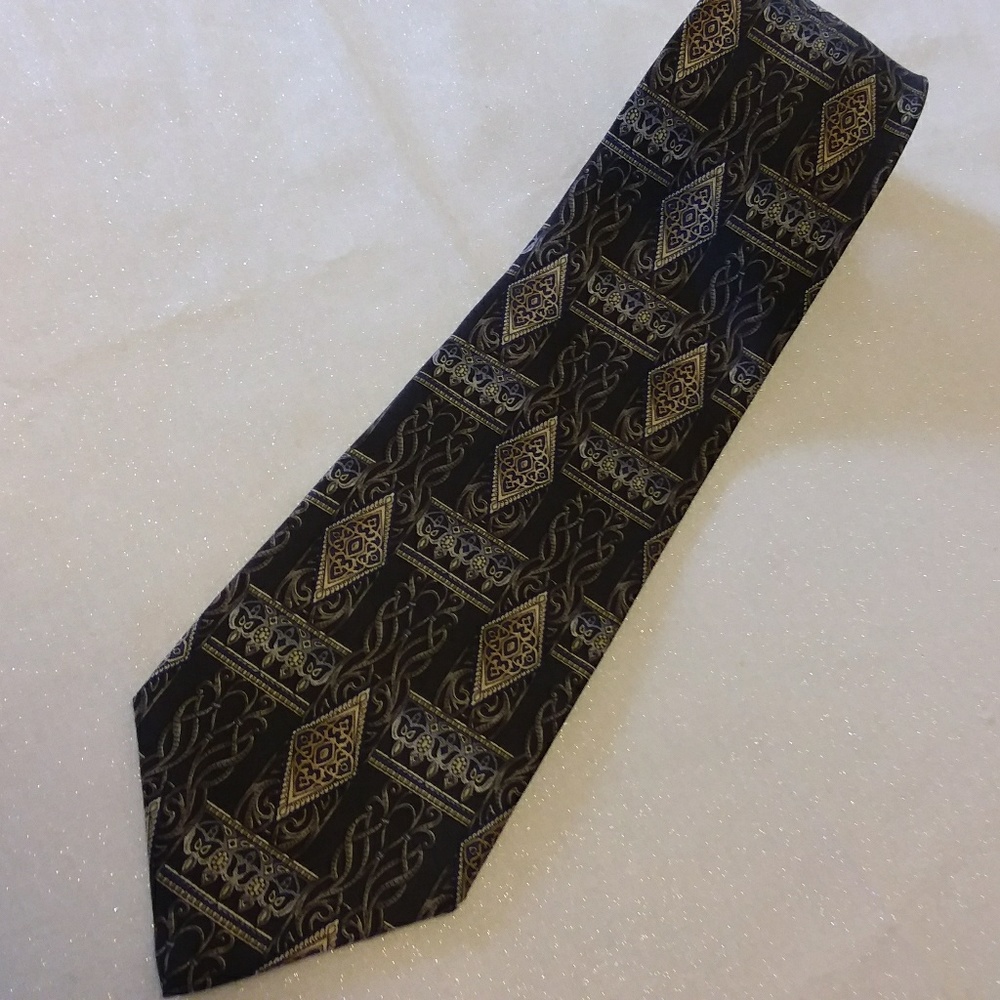 417 By Van Heusen Men's Tie.